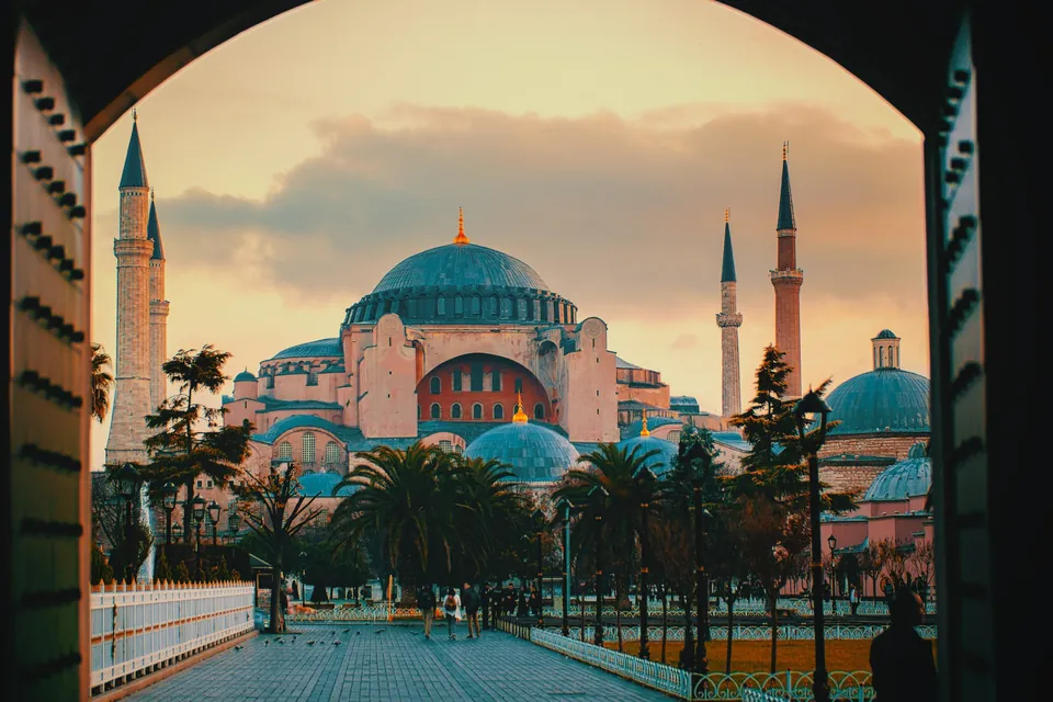 Kemer arasından Ayasofya
